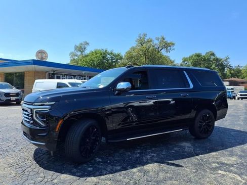 New 2025 Chevrolet Suburban Premier image 12