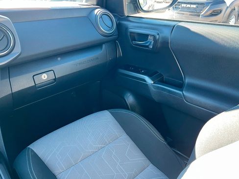 Used 2023 Toyota Tacoma TRD Off-Road image 11