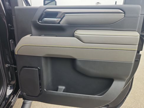 Used 2025 Chevrolet Silverado 2500 ZR2 image 45