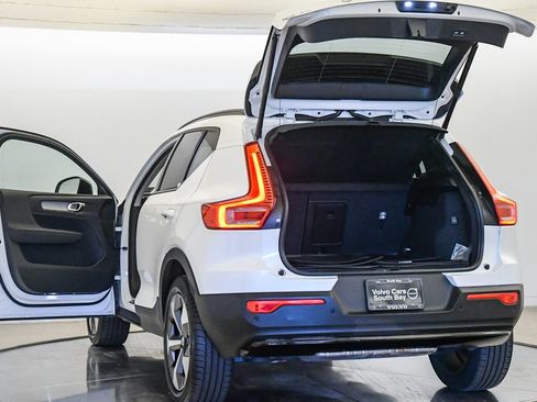 Certified 2026 Volvo XC40 B5 Plus AWD/4WD image 27