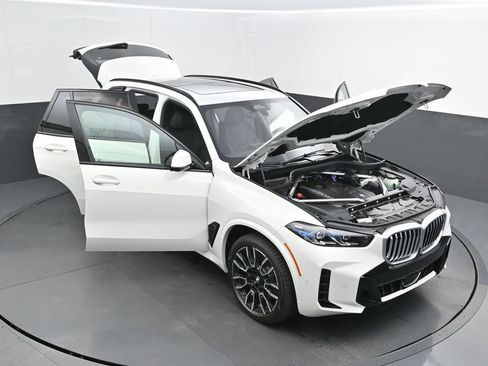 New 2026 BMW X5 xDrive40i w/ M Sport Package AWD/4WD image 55