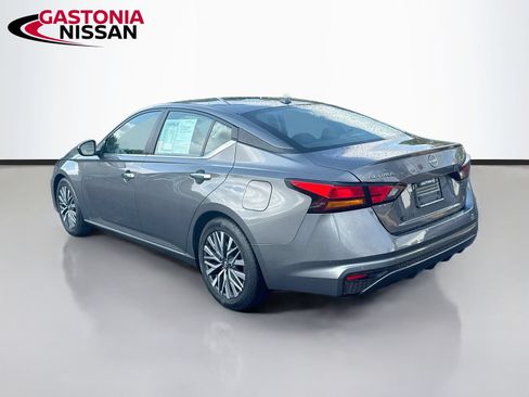 Used 2025 Nissan Altima 2.5 SV FWD image 6