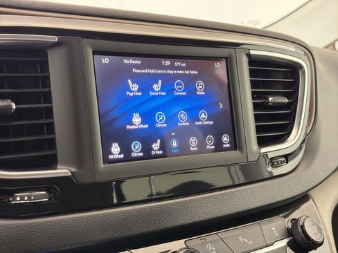 Used 2019 Chrysler Pacifica Touring-L image 30