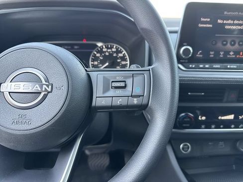 Used 2023 Nissan Rogue SV AWD/4WD image 17