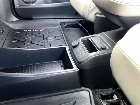 Used 2023 Nissan Ariya AWD image 15