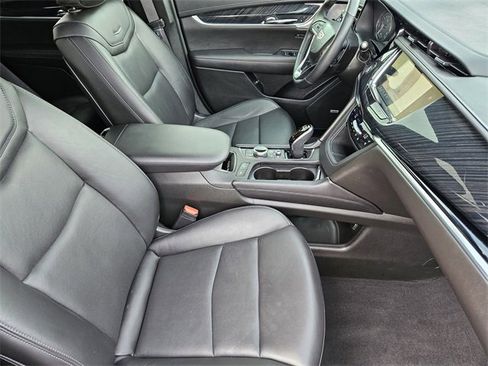 Used 2021 Cadillac XT6 Premium Luxury image 14