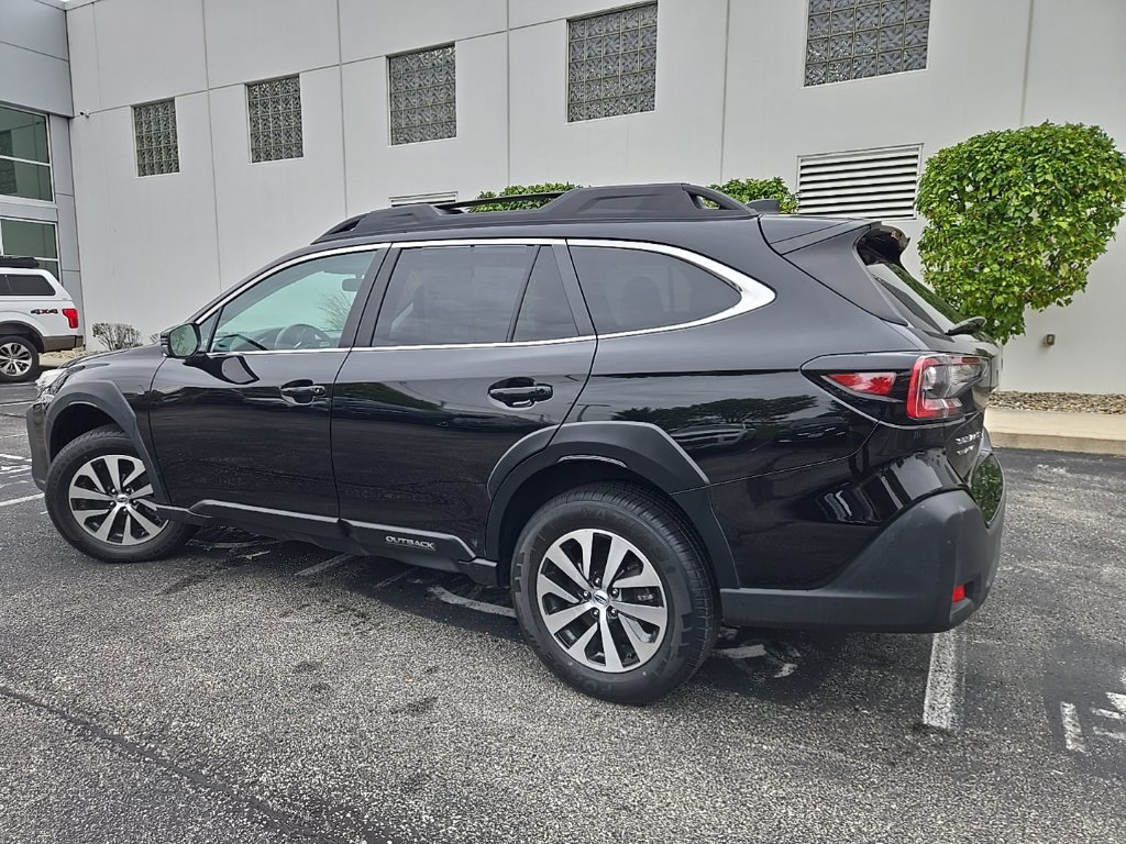 Used 2024 Subaru Outback Premium AWD/4WD image 7