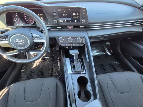 Certified 2021 Hyundai Elantra SE FWD image 12
