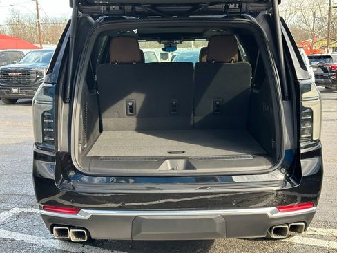 New 2026 Chevrolet Suburban High Country image 8