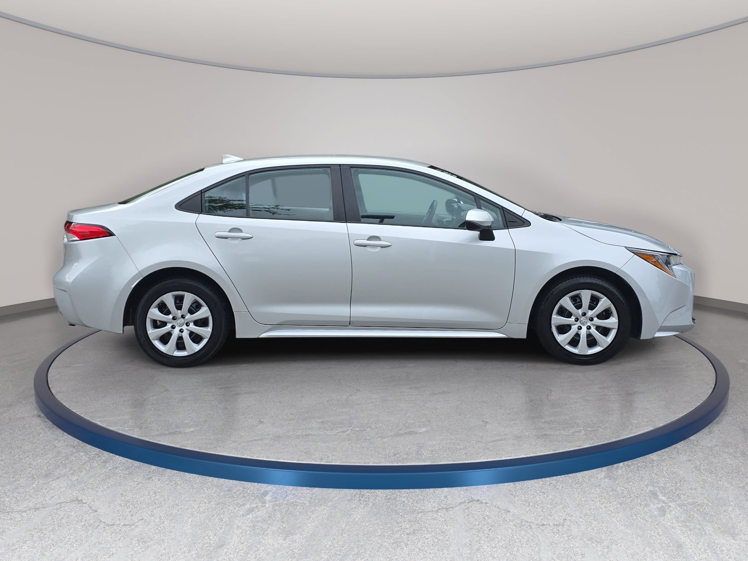 Used 2024 Toyota Corolla LE FWD image 4