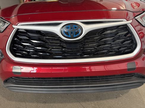 Used 2022 Toyota Highlander LE image 12