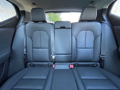 Used 2025 Volvo XC40 B5 Core image 30