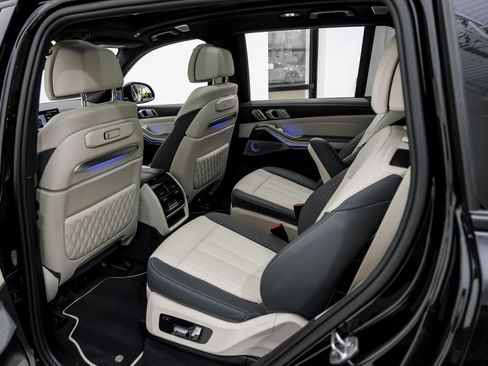 Used 2024 BMW ALPINA XB7 image 31