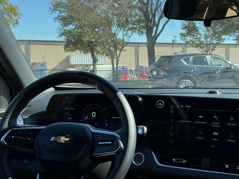 Used 2025 Chevrolet Equinox LT image 34