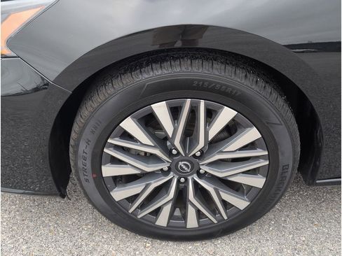 Used 2024 Nissan Altima 2.5 SV image 9