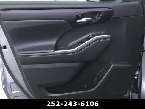 Used 2021 Toyota Highlander XLE image 27