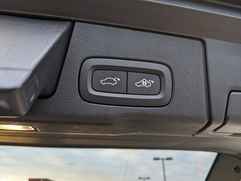 Certified 2025 Volvo XC60 B5 Plus image 30