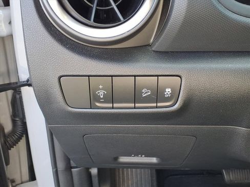 Used 2022 Hyundai Kona SEL image 16