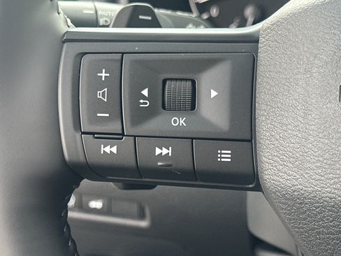Used 2026 Nissan Rogue SV FWD image 27