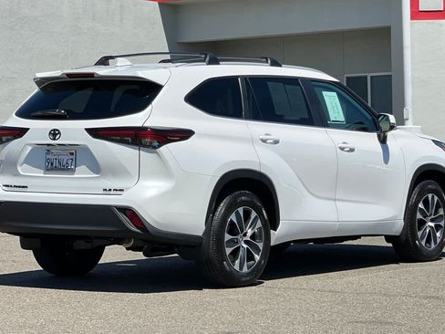Used 2026 Toyota Highlander XLE AWD/4WD image 2