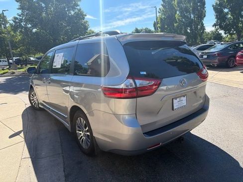 Used 2018 Toyota Sienna XLE w/ XLE Navigation Package FWD image 5
