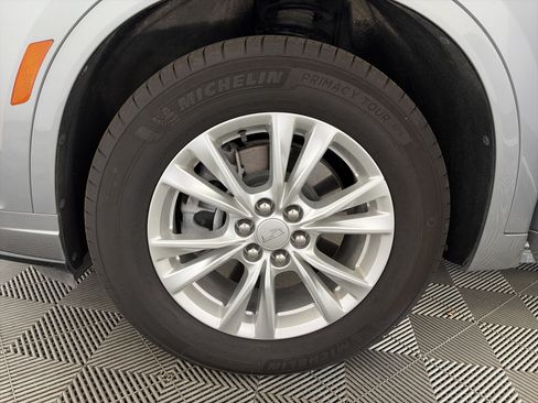 Certified 2024 Cadillac XT6 Luxury AWD/4WD image 14