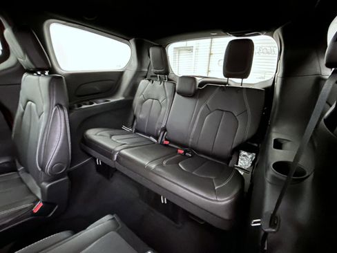 New 2026 Chrysler Pacifica Select image 19