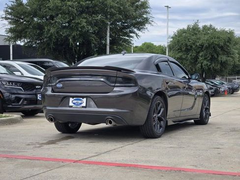 Used 2022 Dodge Charger SXT w/ Plus Group RWD image 8