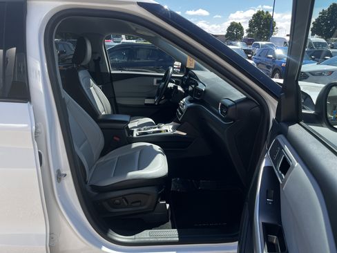 Used 2021 Ford Explorer XLT w/ Equipment Group 202A image 12