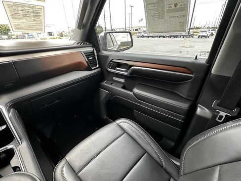 Used 2024 GMC Sierra 1500 Denali w/ Technology Package AWD/4WD image 16