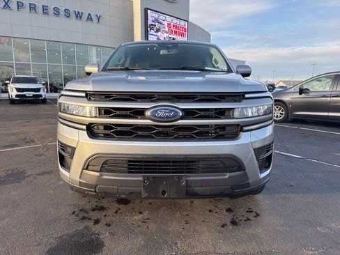 Used 2024 Ford Expedition Max XLT image 2