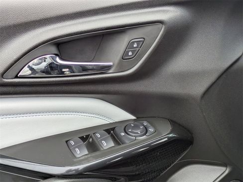 Used 2025 Chevrolet Trax LT w/ LT Convenience Package image 16