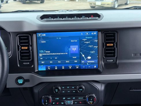 Used 2022 Ford Bronco Badlands image 24