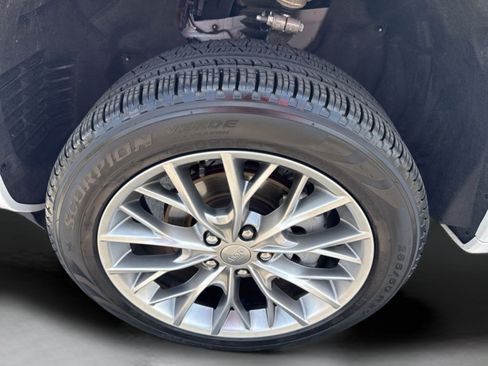 Used 2025 Jeep Grand Cherokee Summit AWD/4WD image 23