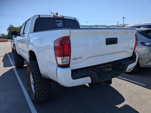 Used 2017 Toyota Tacoma SR w/ Tow Package AWD/4WD image 6