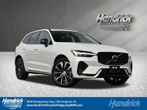 Used 2025 Volvo XC60 B5 Plus image 1