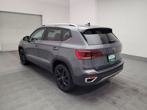 Used 2023 Volkswagen Taos SE w/ Panoramic Sunroof Package FWD image 5