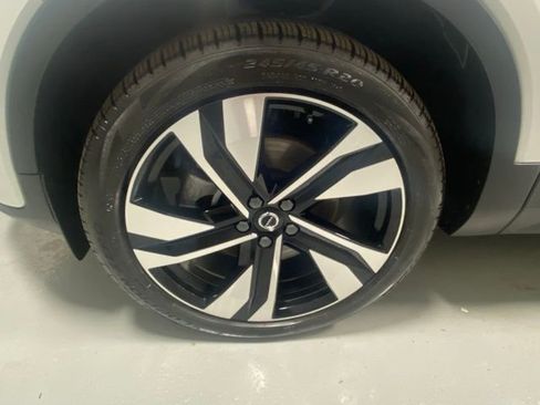Used 2025 Volvo XC40 B5 Ultra image 5