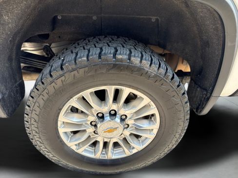 Used 2021 Chevrolet Silverado 2500 High Country w/ Z71 Off-Road Package AWD/4WD image 26
