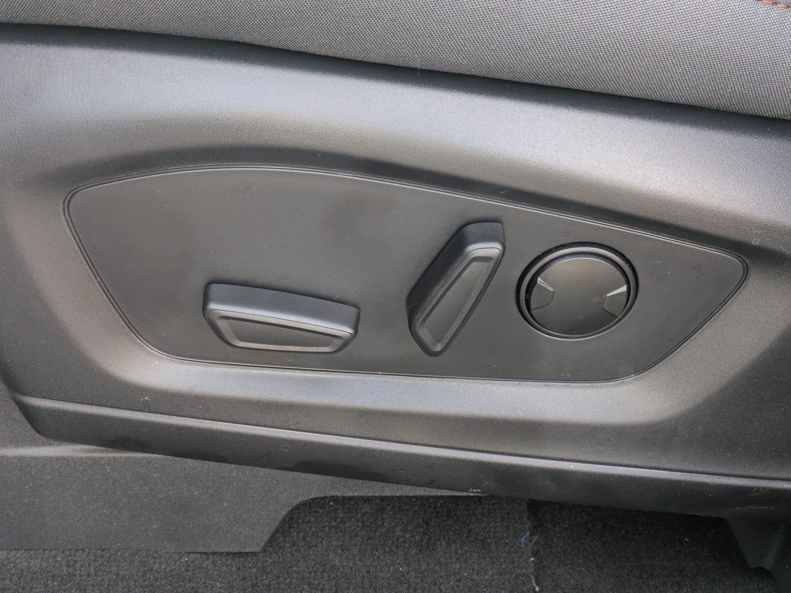 Used 2025 Ford Explorer Active RWD image 26