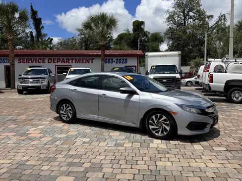 Used 2018 Honda Civic EX image 3