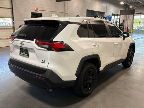 Used 2022 Toyota RAV4 LE AWD/4WD image 4