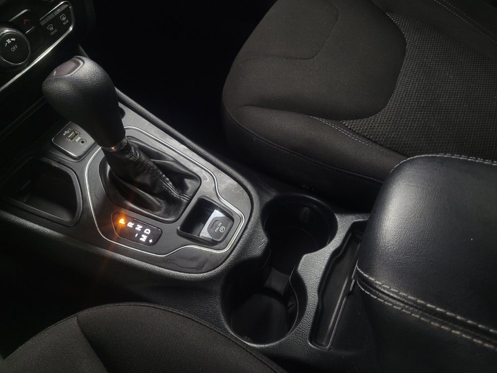 Used 2019 Jeep Cherokee Latitude w/ Popular Appearance Group FWD image 26