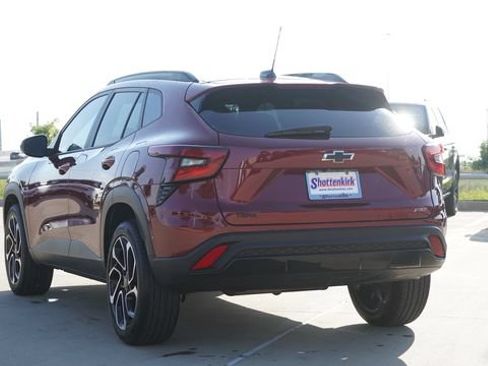 Used 2024 Chevrolet Trax RS w/ Sunroof Package FWD image 7