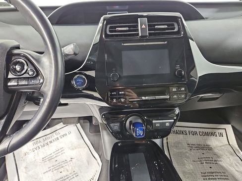 Used 2019 Toyota Prius XLE w/ Premium Convenience Package image 17