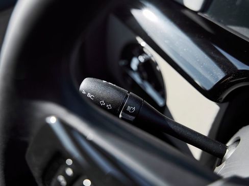 Used 2025 Rolls-Royce Phantom Sedan RWD image 70