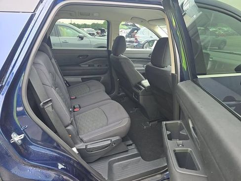 Certified 2025 Nissan Pathfinder SV FWD image 3