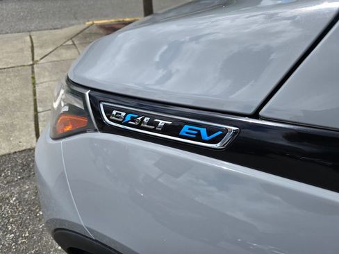 Used 2020 Chevrolet Bolt LT FWD image 9