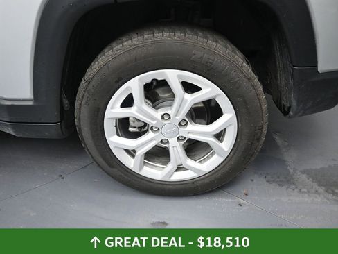 Used 2024 Jeep Compass Latitude image 16