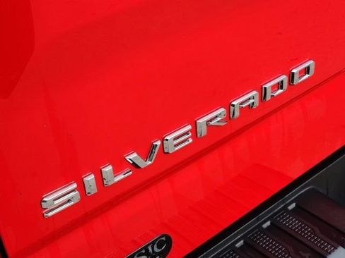 Used 2023 Chevrolet Silverado 1500 Custom image 9